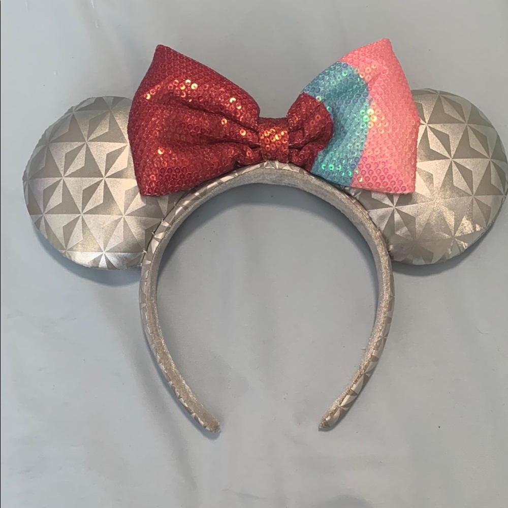 Disney Bubblegum Wall Epcot Ears